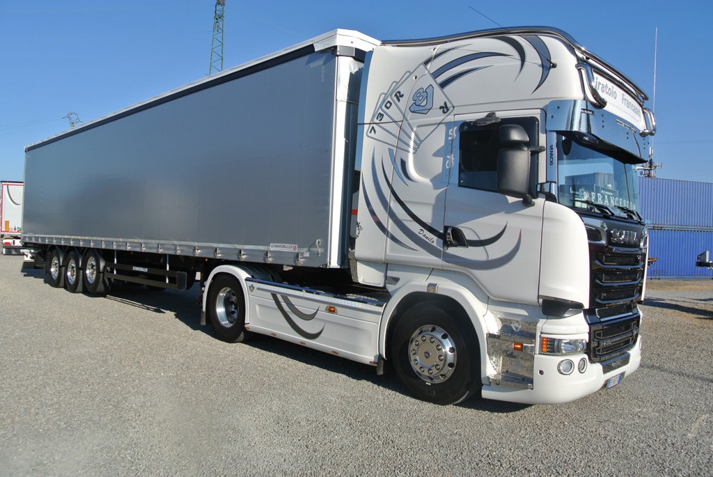 interdrive_truck_&_trucks_trattori_stradali_e_motrici