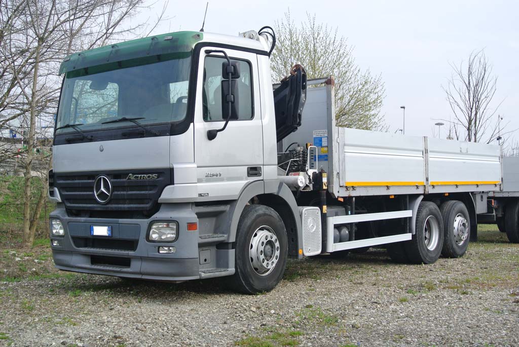 motrice_autocarro_mercedes_actros_2541_gru_cassonata_usata