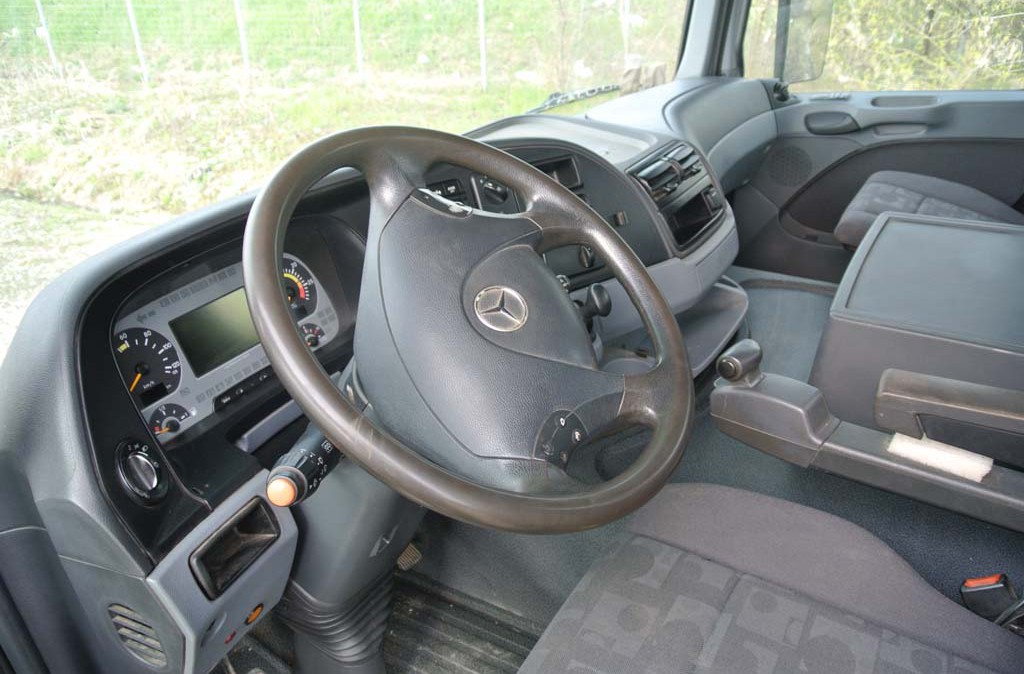 motrice_autocarro_mercedes_actros_2541_gru_cassonata_usata_interno