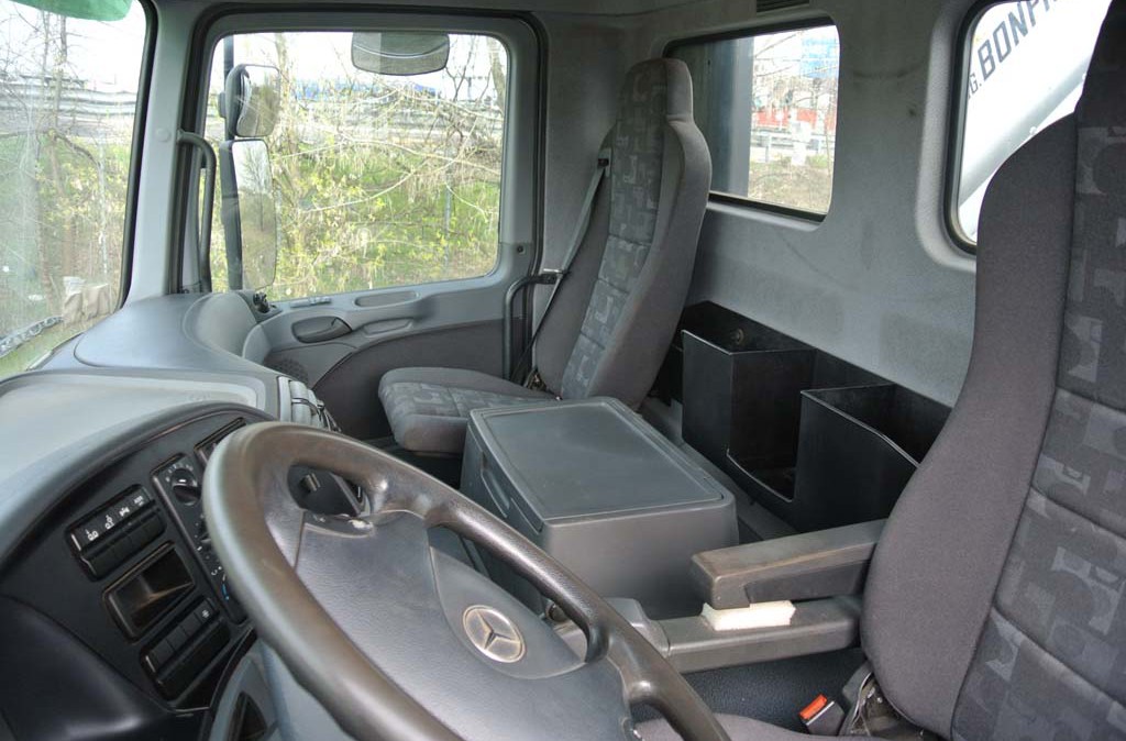 motrice_autocarro_mercedes_actros_2541_gru_cassonata_usata_interno_2