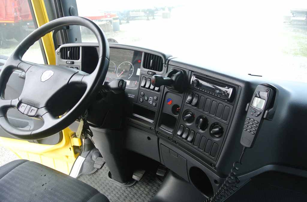 scania_r500_trattore_stradale_usato_interno