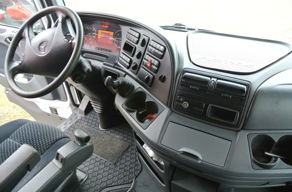 mercedes_actros_1848_usato_trattore_stradale_1_interno