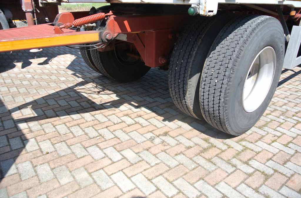 rimorchio_3_assi zorzi_spondato_cassonato_8_metri_usato_gomme