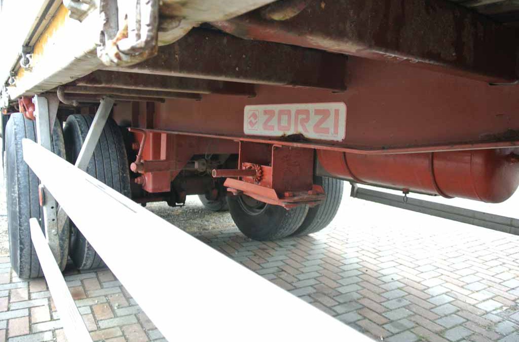 rimorchio_3_assi zorzi_spondato_cassonato_8_metri_usato_telaio