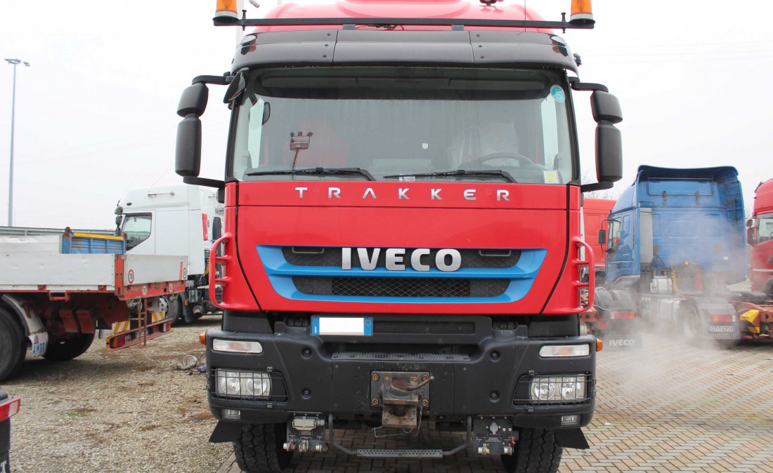 iveco_trakker_560_trattore_eccezionale_6x6_usato_1