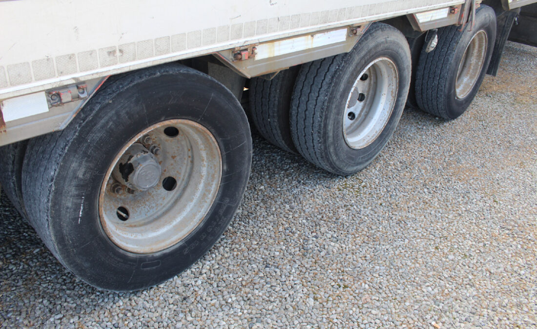 semirimorchio_collo_doca_cassonato_cardi_usato_4